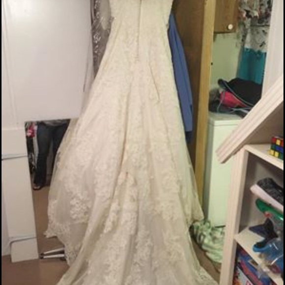 Mori Lee wedding dress with matching veil. - Picture 6 of 7